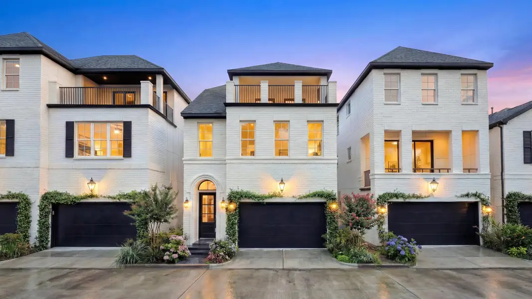 Front exterior of a home in the Cottage Grove Lake Phase 2 community, located in Houston, TX (Image 3).