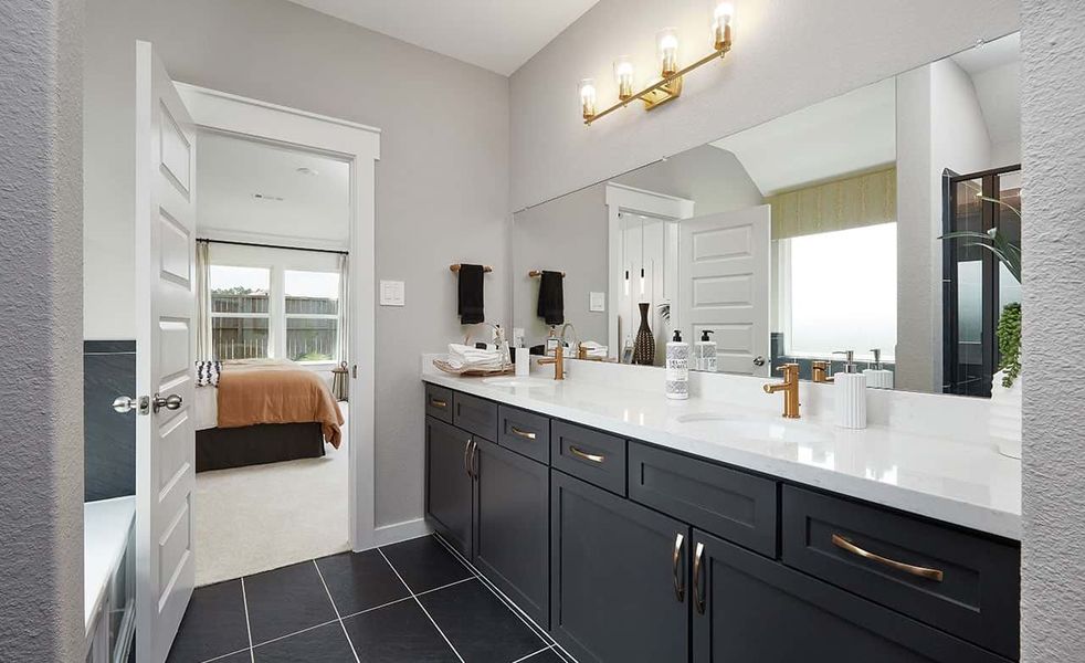 Driskill - Owner's Bathroom