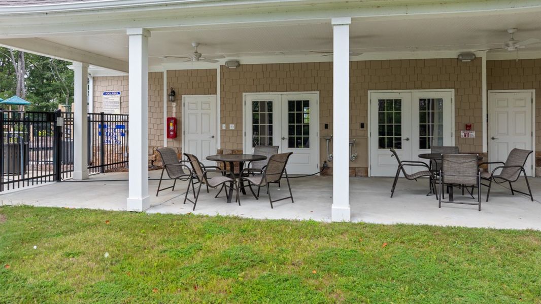 Exterior details of a home in Thompson Ridge, Dallas (Image 7).