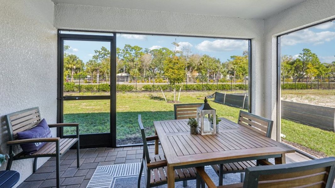 Exterior details of a home in Bentley Crossing, Fort Myers (Image 4).