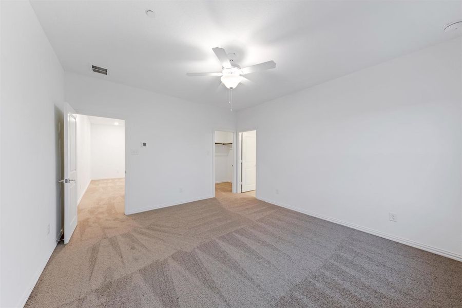 Image 88 of the Legends Crossing - Bungalows community in Irving, TX.