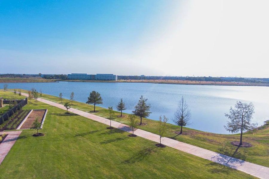 Natural surroundings and green spaces near The Abbey at Mercer Crossing in Farmers Branch, TX (Image 23).