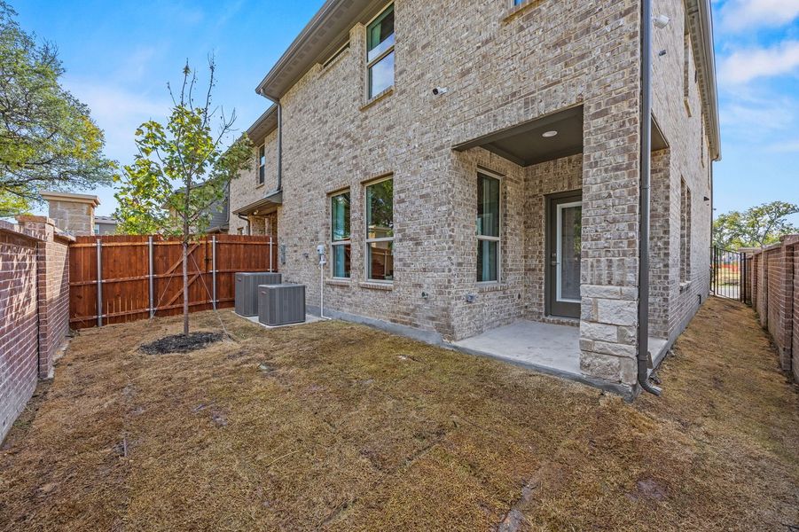 Front exterior of a home in the Sereno Oaks community, located in Dallas, TX (Image 69).
