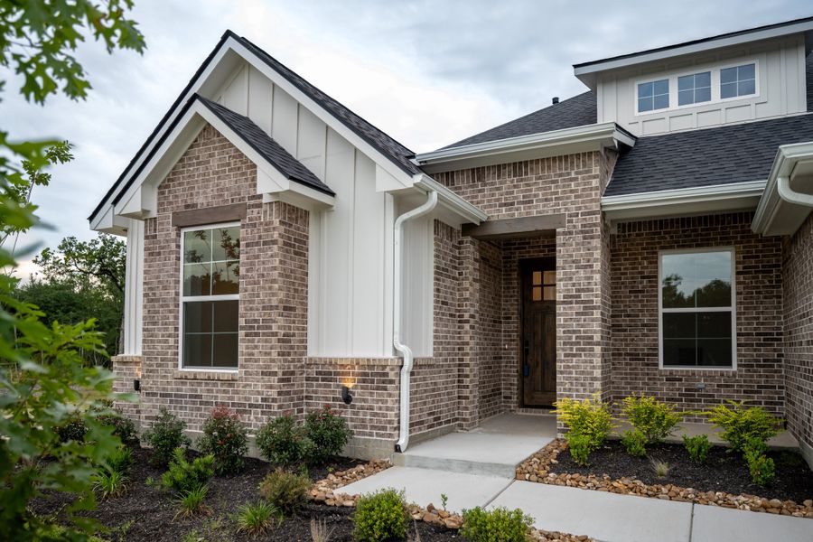 Exterior details of a home in Oakmont, Bryan (Image 14).