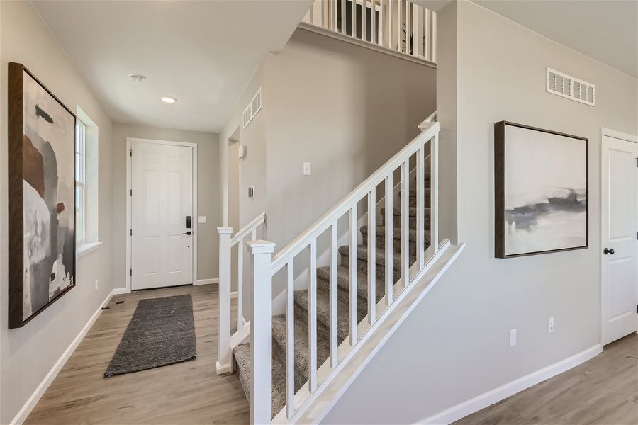 5949 red barn avenue - web quality - 004 - 04 foyer