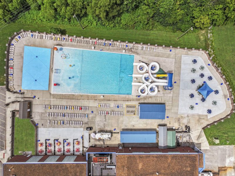 Tommy Garrott Aquatics Facility - Gallatin amenities