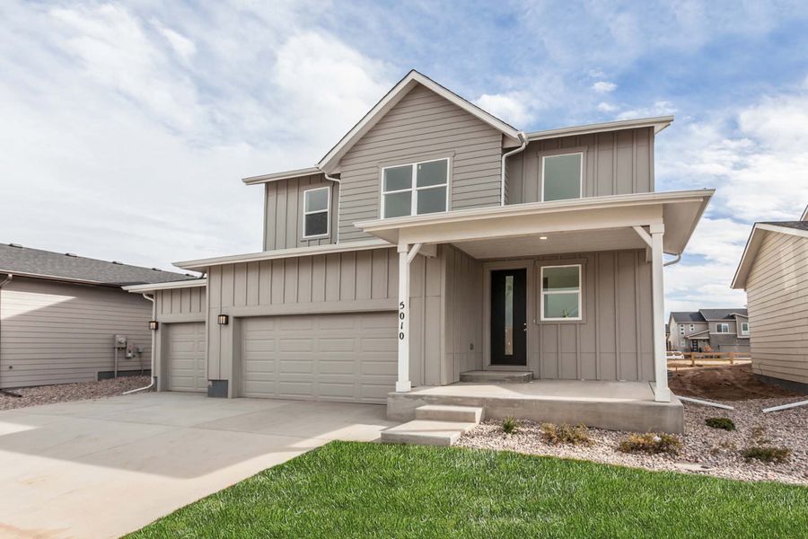 Front exterior of a home in the Trailside community, located in Timnath, CO (Image 3).