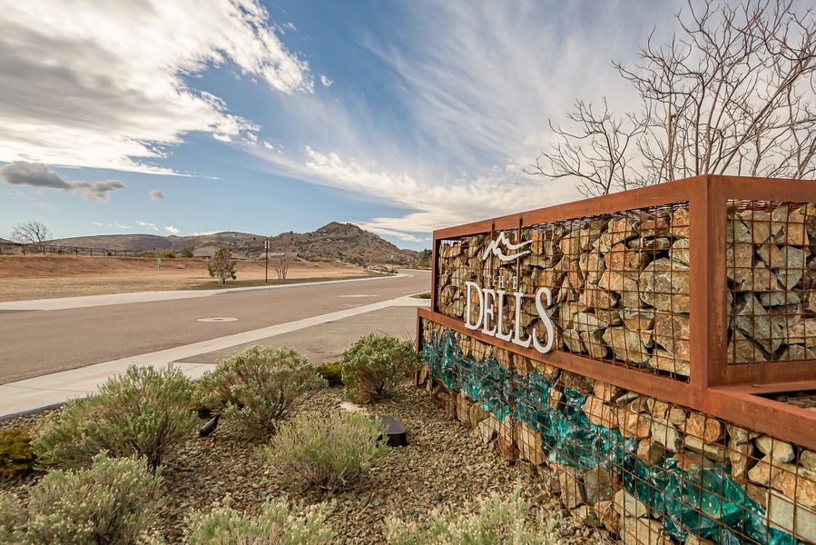 Front exterior of a home in the Overlook at The Dells community, located in Prescott, AZ (Image 10).