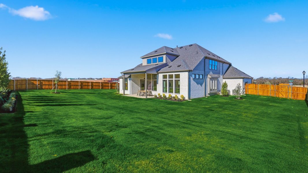 Exterior details of a home in Lakeshore Bluffs, Shady Shores (Image 4).