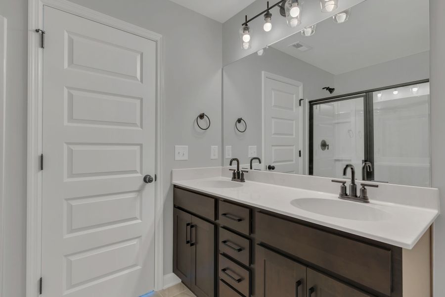 Furnished interior in a model home at Oxford Station in Gallatin (Image 53).