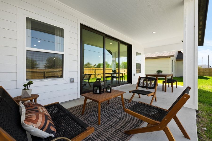 Exterior details of a home in Alberta Heights, Edinburg (Image 3).