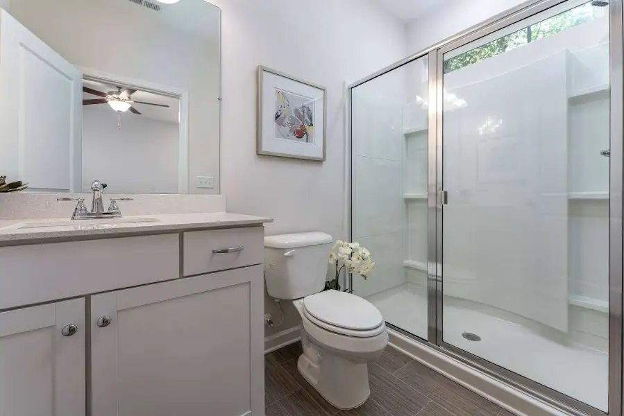 The Reynolds Primary Bathroom | Pineworth Landing | Macon, GA