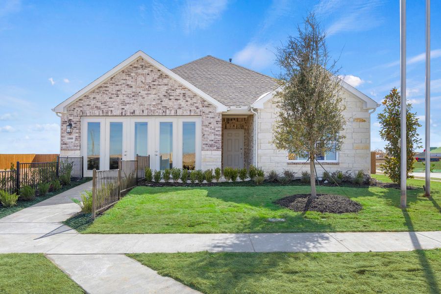 Front exterior of a home in the Lone Oak community, located in Alvarado, TX (Image 13).