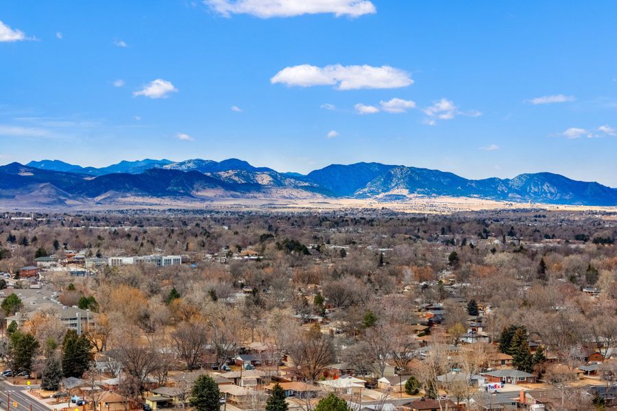 Natural surroundings and green spaces near Hillcrest Creek in Arvada, CO (Image 24).