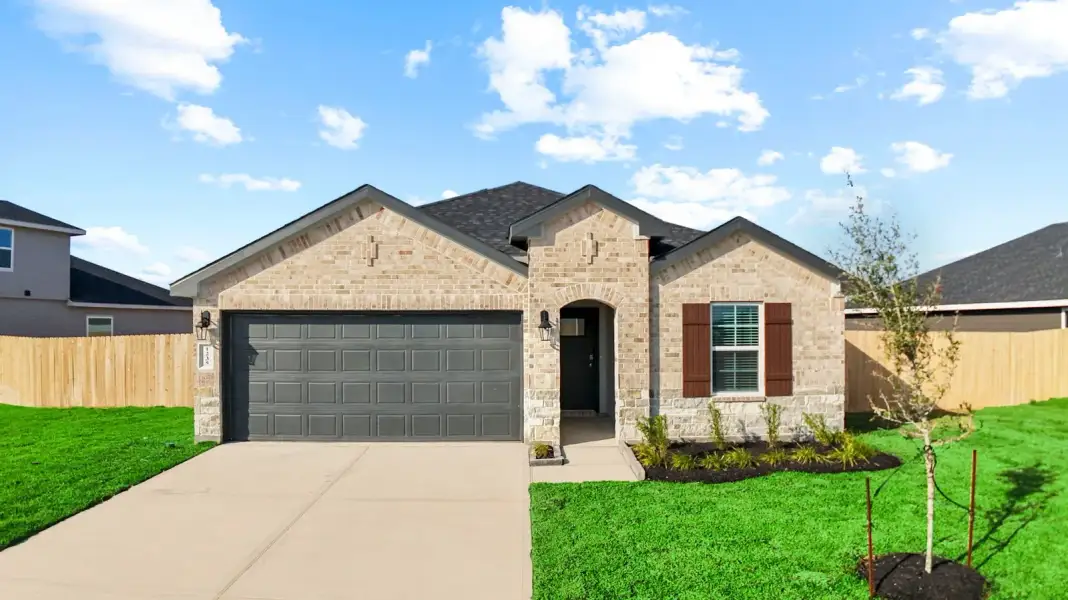 Front exterior of a home in the Magnolia Trails community, located in Alvin, TX (Image 5).