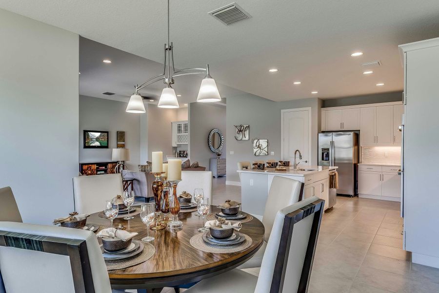 Dining | Aurora 25:Dining | Aurora 25