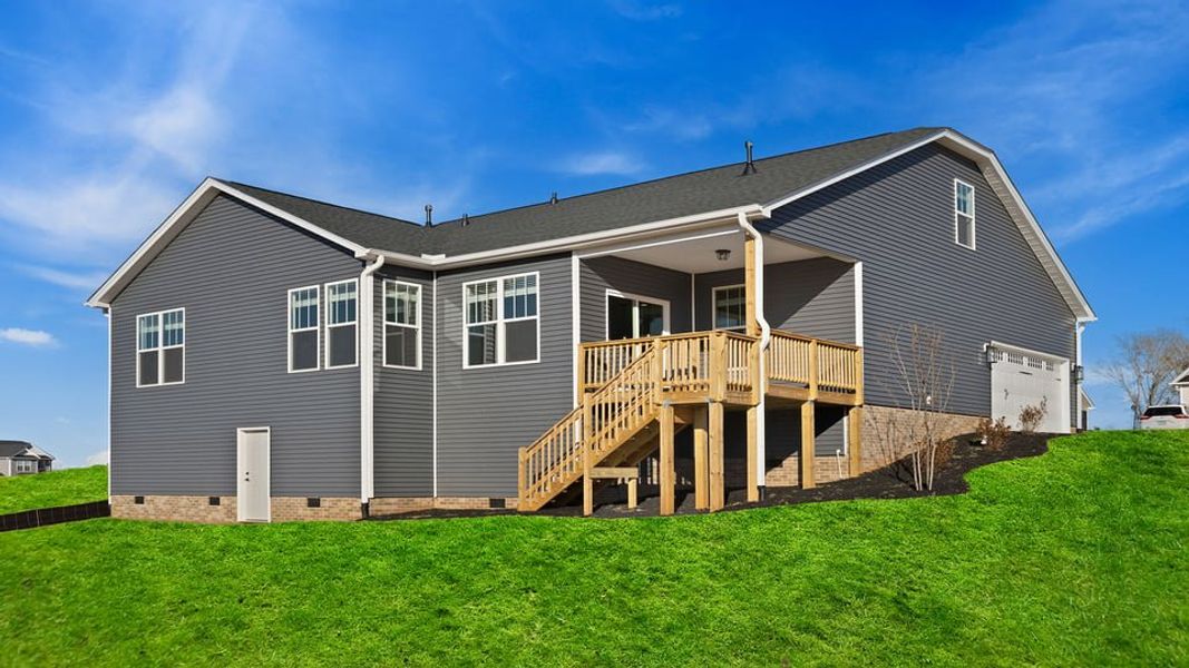 Exterior details of a home in Shadowood, Seneca (Image 9).