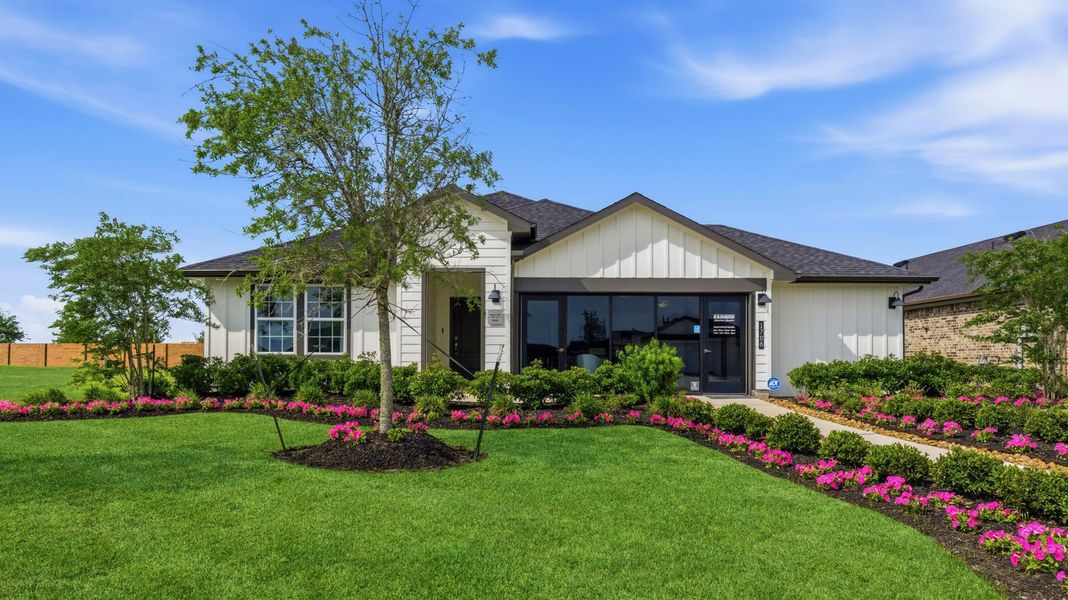 Front exterior of a home in the Watermark community, located in Alvin, TX (Image 20).