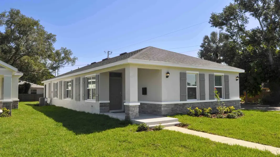 Exterior details of a home in Pinellas County Spot Lots, Pinellas Park (Image 3).