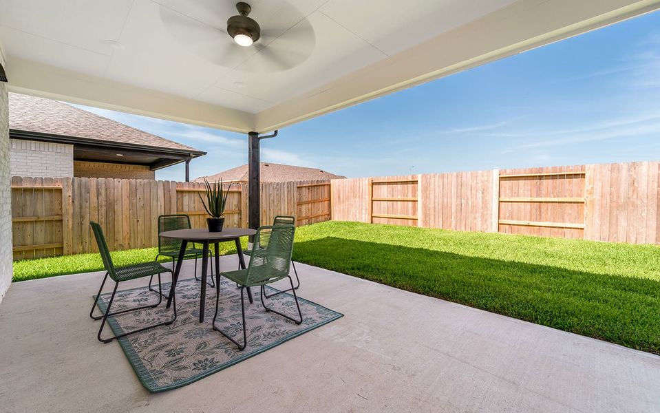 Exterior details of a home in Bay Creek, Baytown (Image 3).