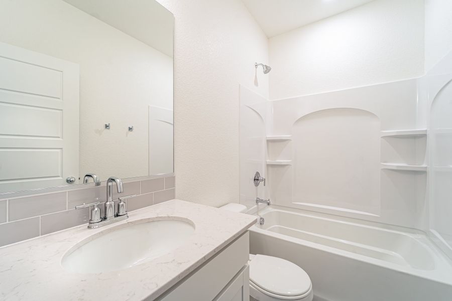 Del Norte Bathroom 2