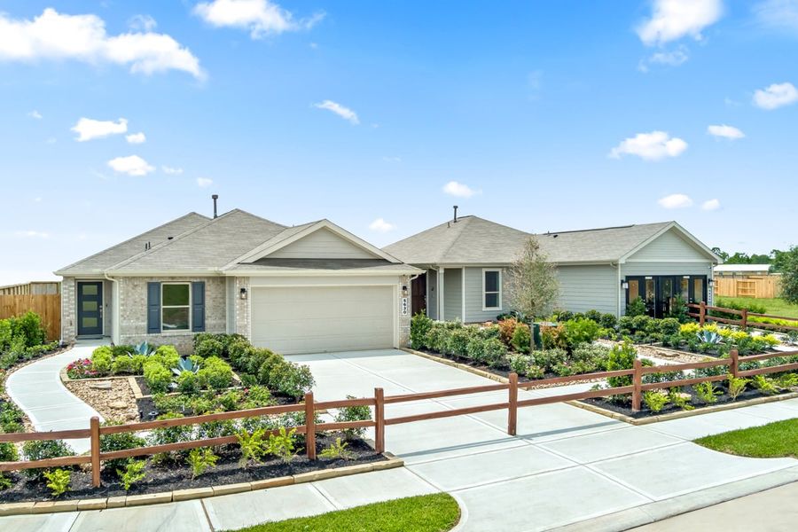 Front exterior of a home in the Sunset Grove South community, located in Hitchcock, TX (Image 3).
