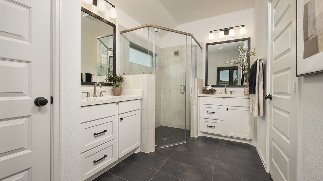 Furnished interior in a model home at Austin Point 40' in Richmond (Image 13).