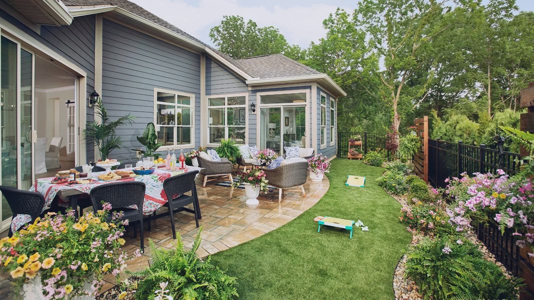 Exterior details of a home in The Courtyards at Hodges Farm, Charlotte (Image 3).
