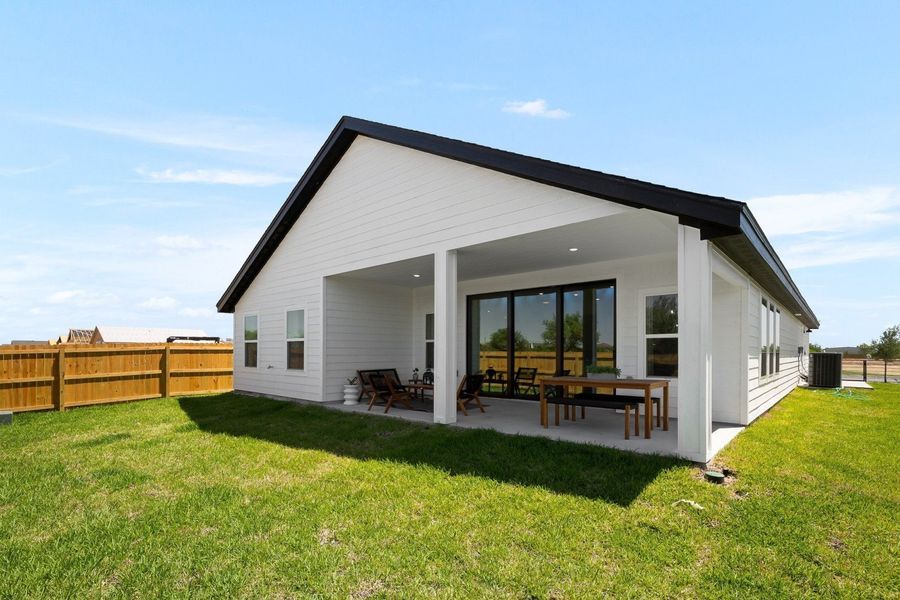 Exterior details of a home in Alberta Heights, Edinburg (Image 38).