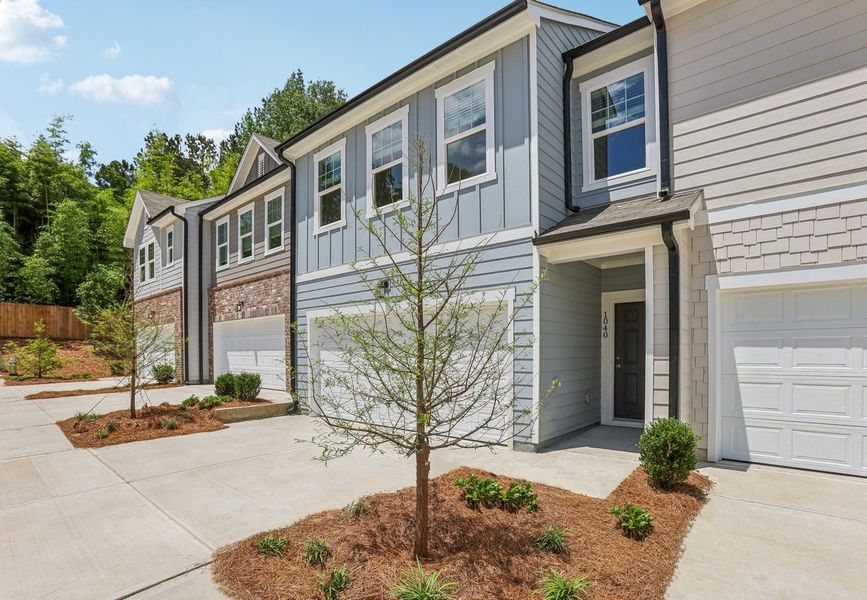 Front exterior of a home in the Chestnut Grove community, located in Douglasville, GA (Image 12).