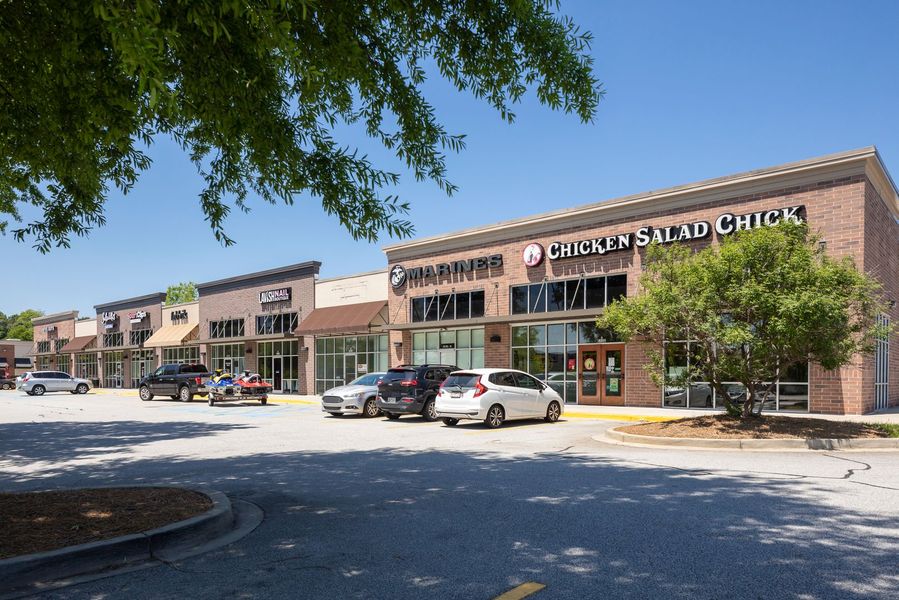 Enjoy Shops and Restaurants Nearby at Summer Orchard