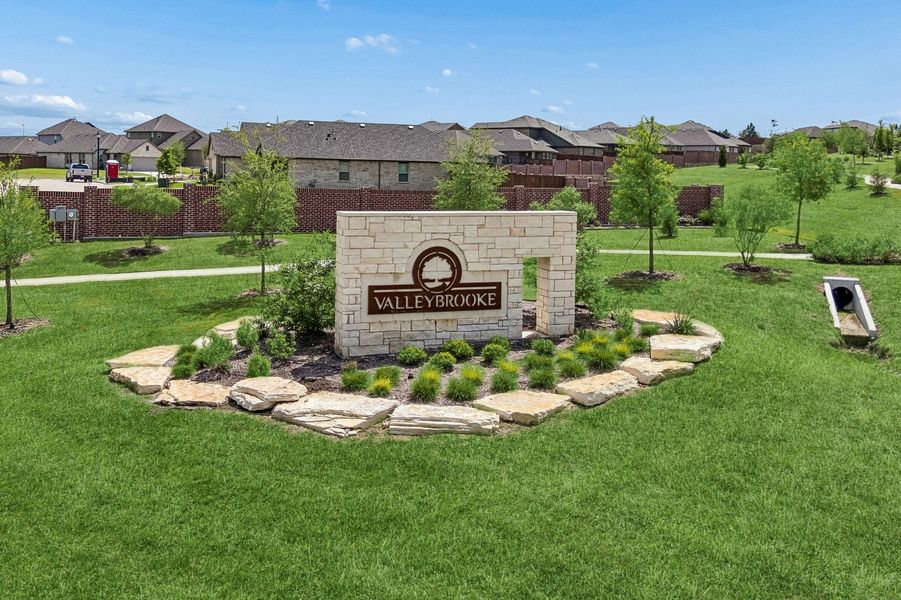 Front exterior of a home in the ValleyBrooke community, located in Mesquite, TX (Image 31).