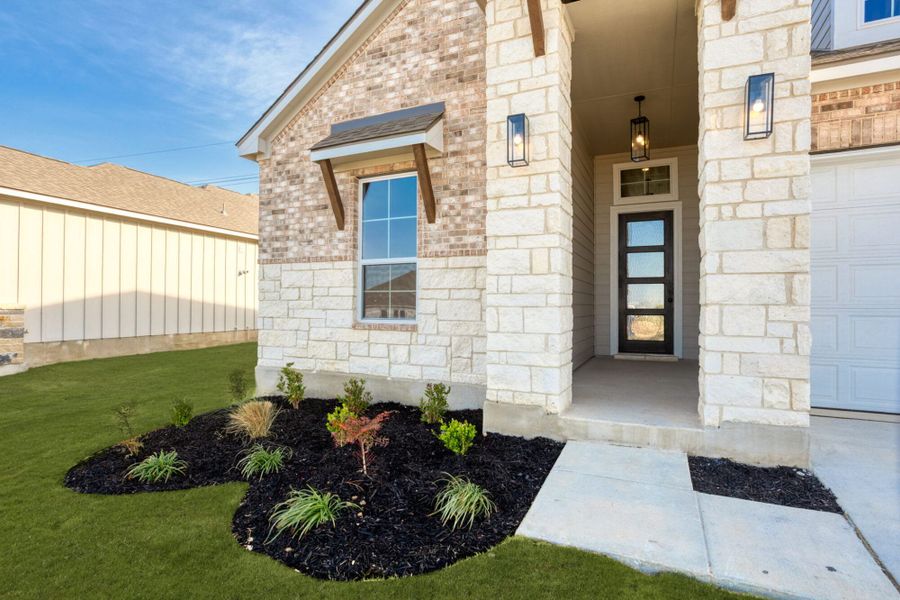 Exterior details of a home in Weltner Farms 60’s, New Braunfels (Image 3).