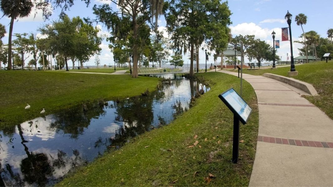 Image 15 of the Oakwood Estates community in Green Cove Springs, FL.