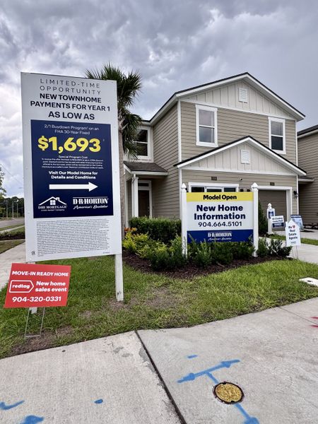 Charming beige home with modern design and signage in Briarwood by D.R. Horton, Jacksonville, FL. Charming beige home with modern design and signage in Briarwood by D.R. Horton, Jacksonville, FL.