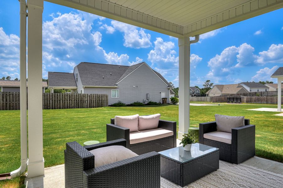 Outdoor Living Space to Enjoy the Fresh Air