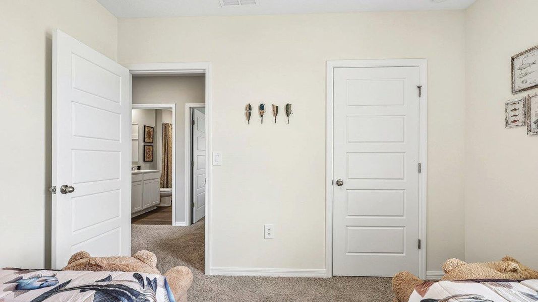 Furnished interior in a model home at Wynnstone in Davenport (Image 40).