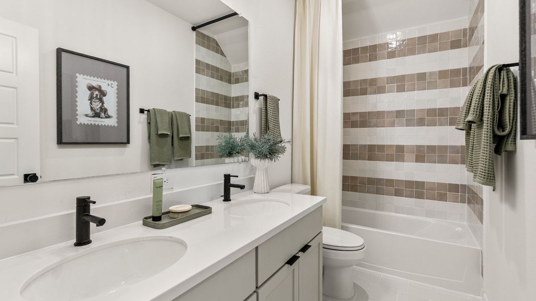 Furnished interior in a model home at Creekhaven in Iowa Colony (Image 31).