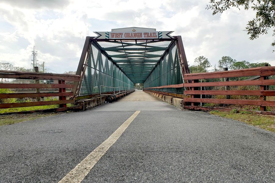 Image 26 of the Hull Island at Oakland community in Oakland, FL.