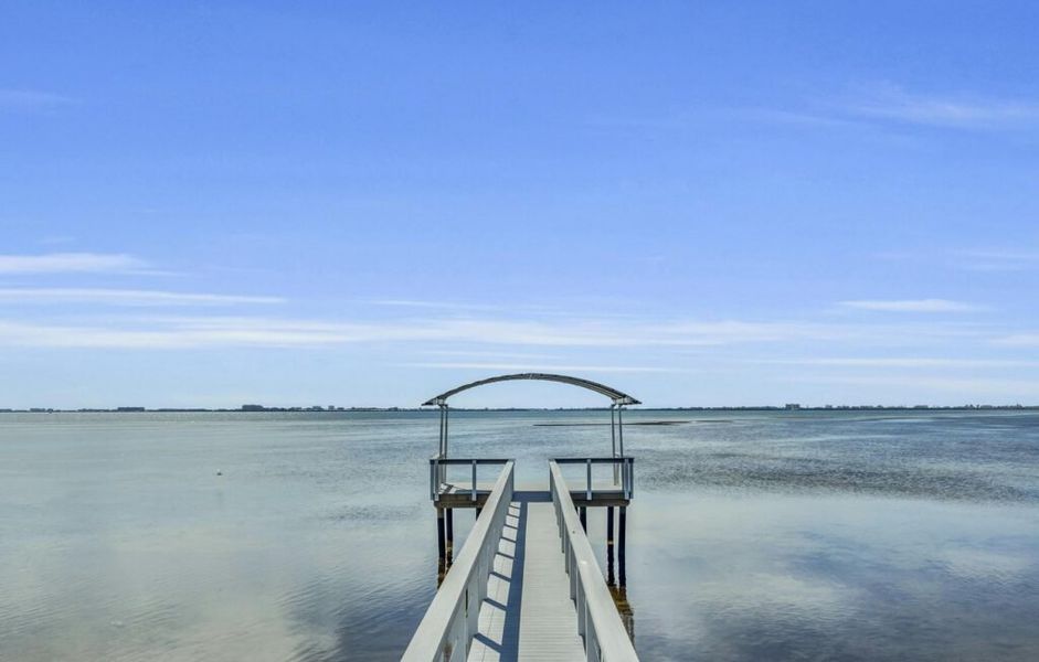 Natural surroundings and green spaces near Legends Bay in Bradenton, FL (Image 281).