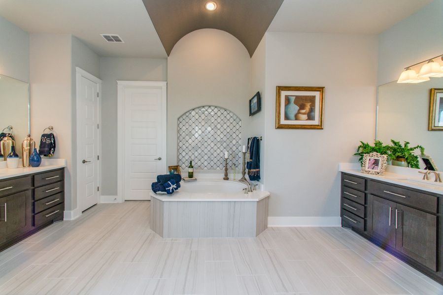 A showcase of a new construction home by Whitestone Custom Homes, highlighting their design and quality (Image 14).