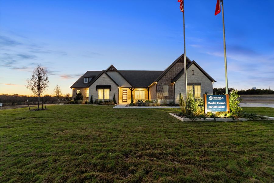 Front exterior of a home in the Grayson Ridge community, located in Van Alstyne, TX (Image 22).