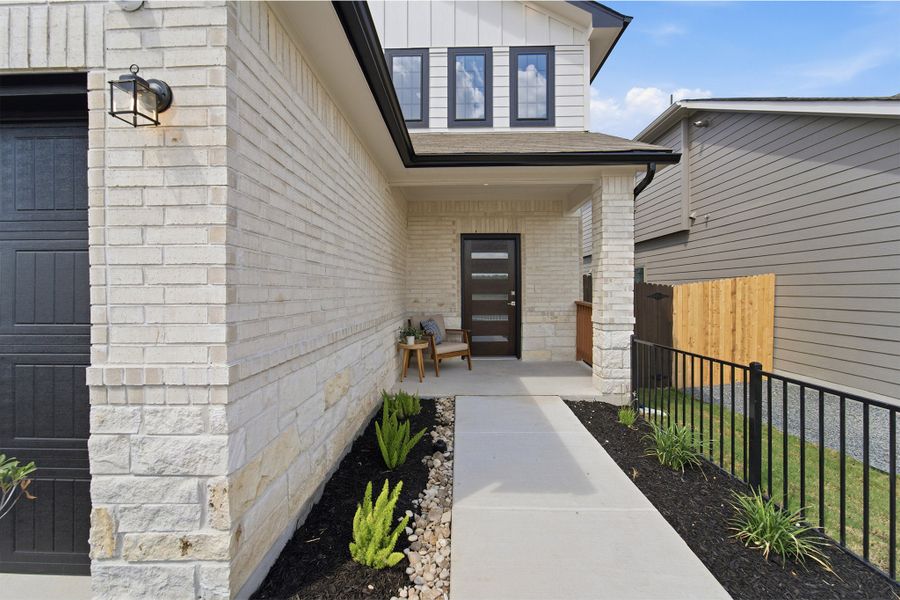 Exterior details of a home in Lone Oak, San Antonio (Image 3).
