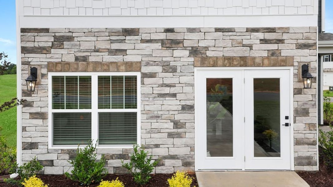 Exterior details of a home in Sycamore Cove, Woodruff (Image 15).