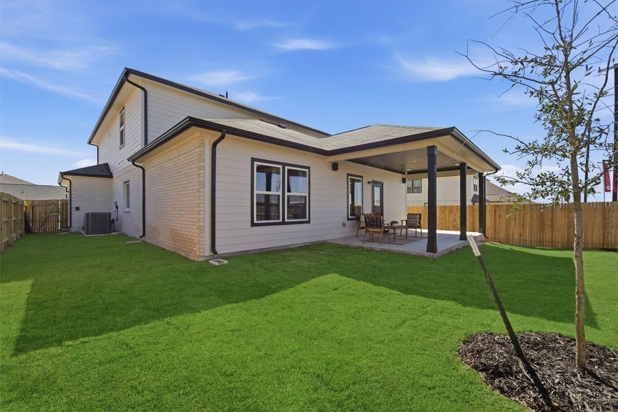 Exterior details of a home in Notting Hill, Converse (Image 4).