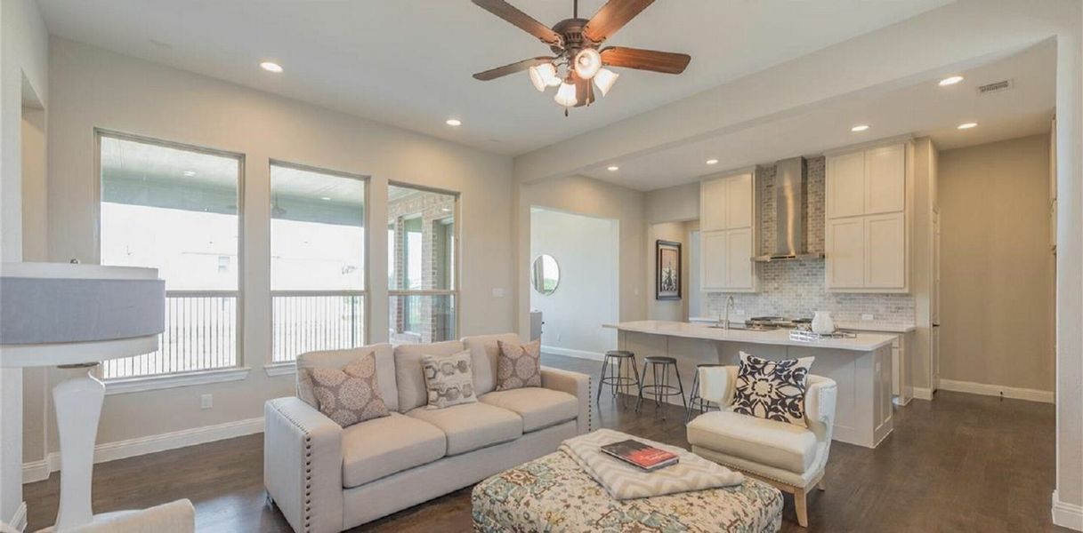 Image 9 of the Legends Crossing - Bungalows community in Irving, TX.