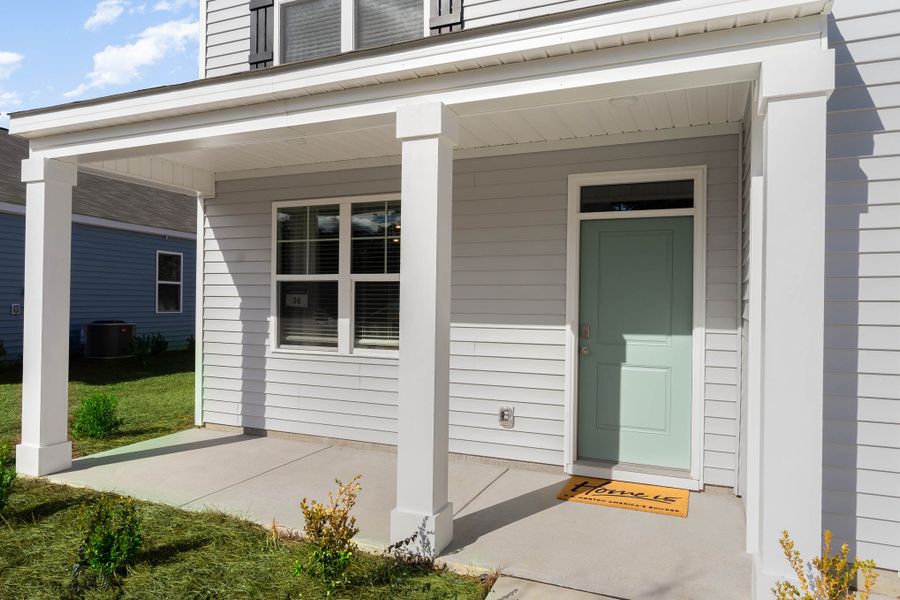 Exterior details of a home in Island Green, Myrtle Beach (Image 3).