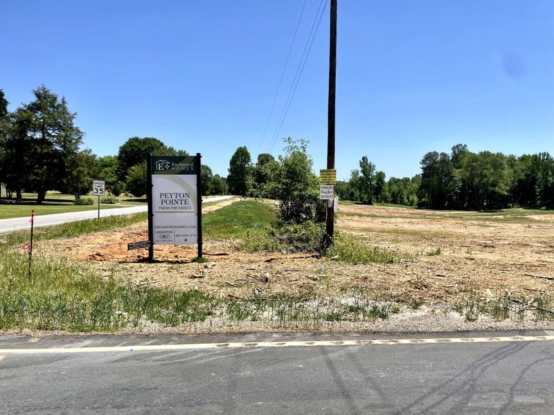 Front exterior of a home in the Peyton Pointe community, located in Inman, SC (Image 7).