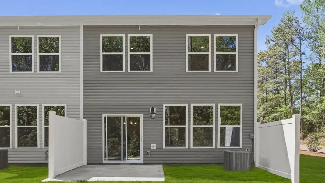 Exterior details of a home in Ashmore Hills, Mauldin (Image 3).