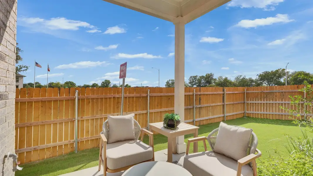 Exterior details of a home in Creeks Crossing, Elgin (Image 3).